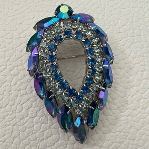 VNTG Sarah Coventry "Blue Lagoon" brooch